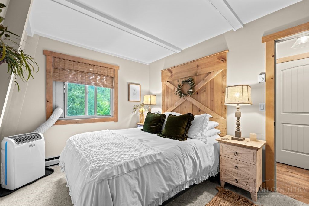 40 Hemlock Hills B Property Photo 12