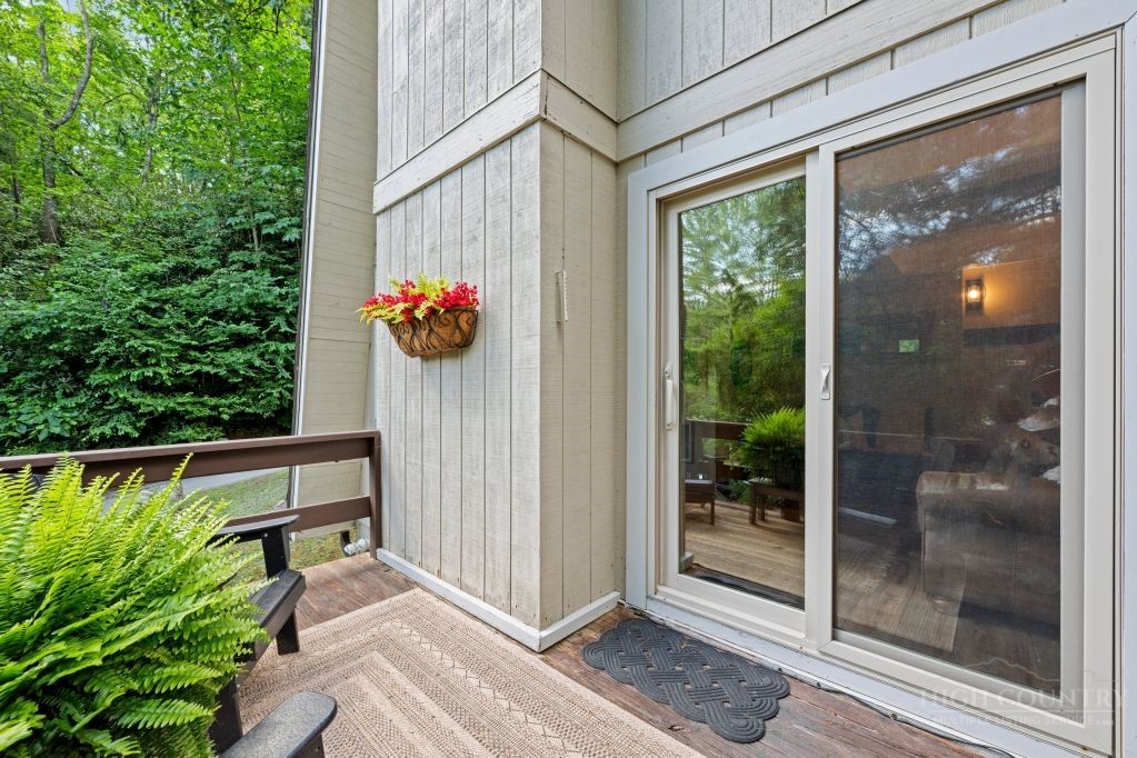 40 Hemlock Hills B Property Photo 17