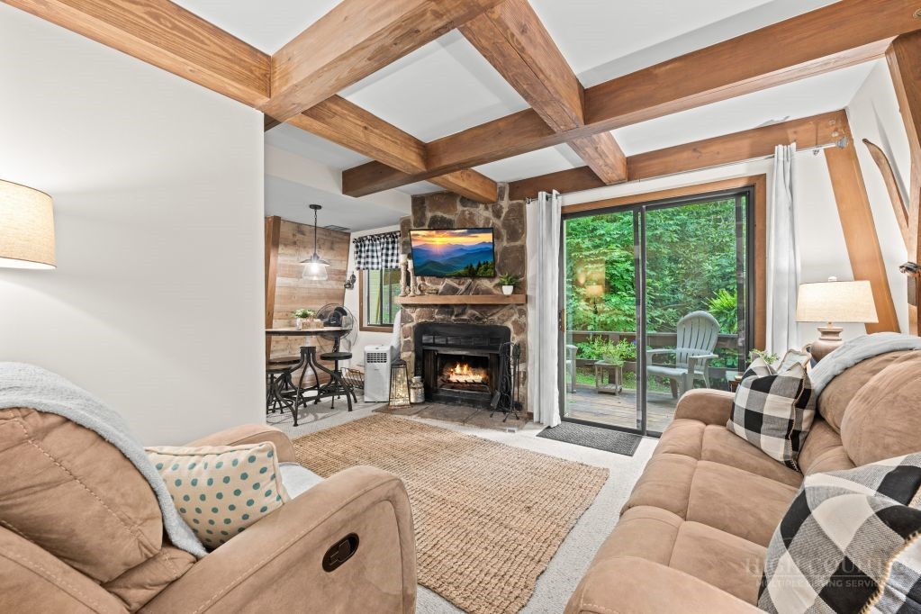 40 Hemlock Hills A Property Photo 1