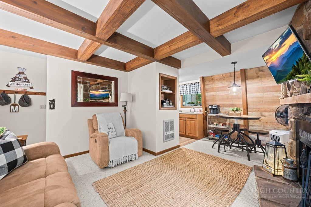 40 Hemlock Hills A Property Photo 4