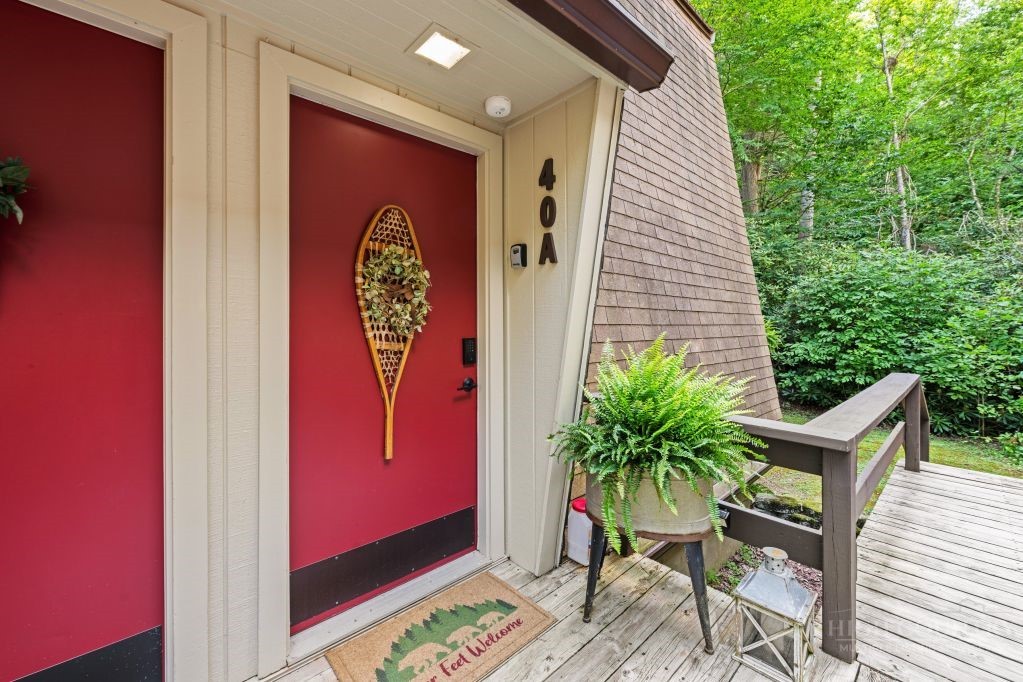 40 Hemlock Hills A Property Photo 6