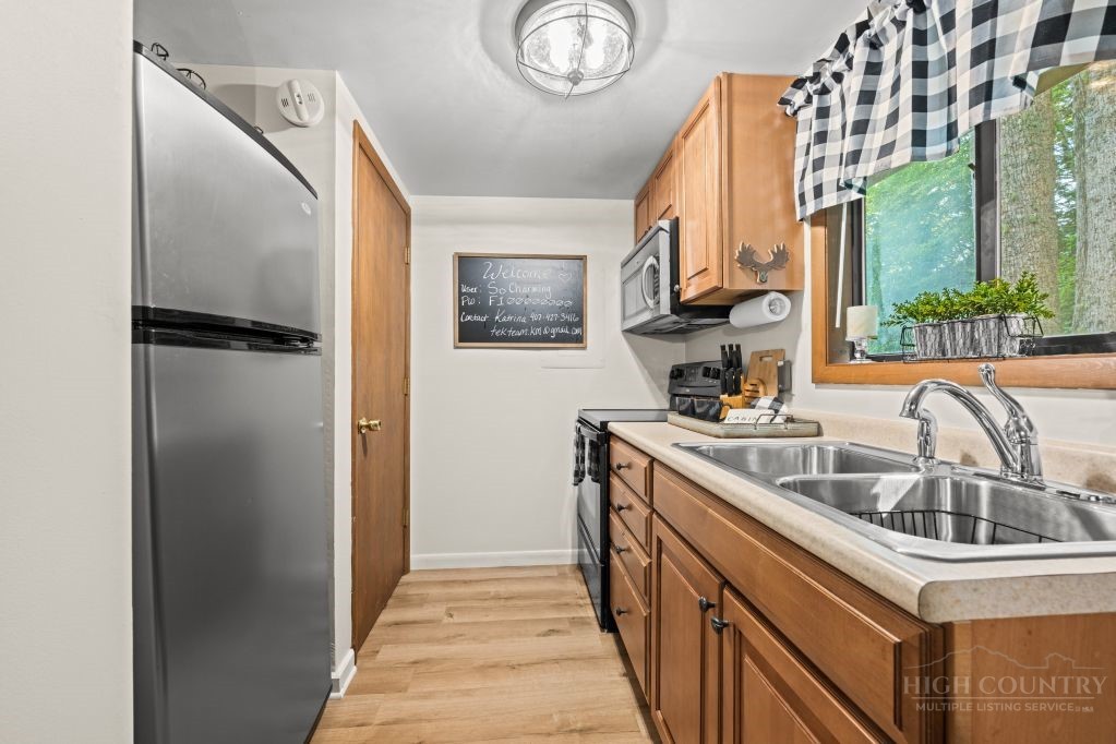 40 Hemlock Hills A Property Photo 11