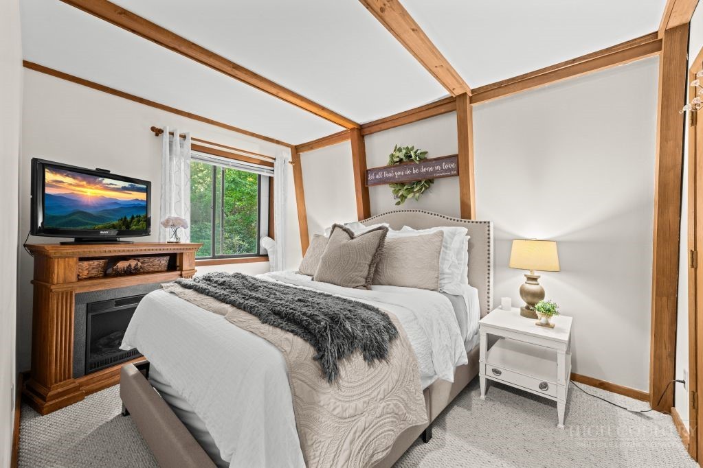 40 Hemlock Hills A Property Photo 14