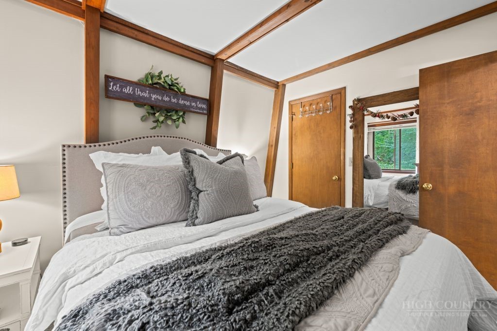 40 Hemlock Hills A Property Photo 15