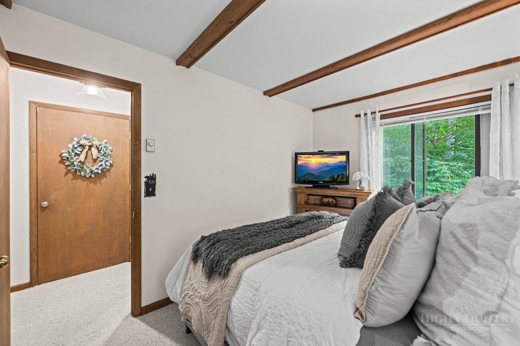 40 Hemlock Hills A Property Photo 16