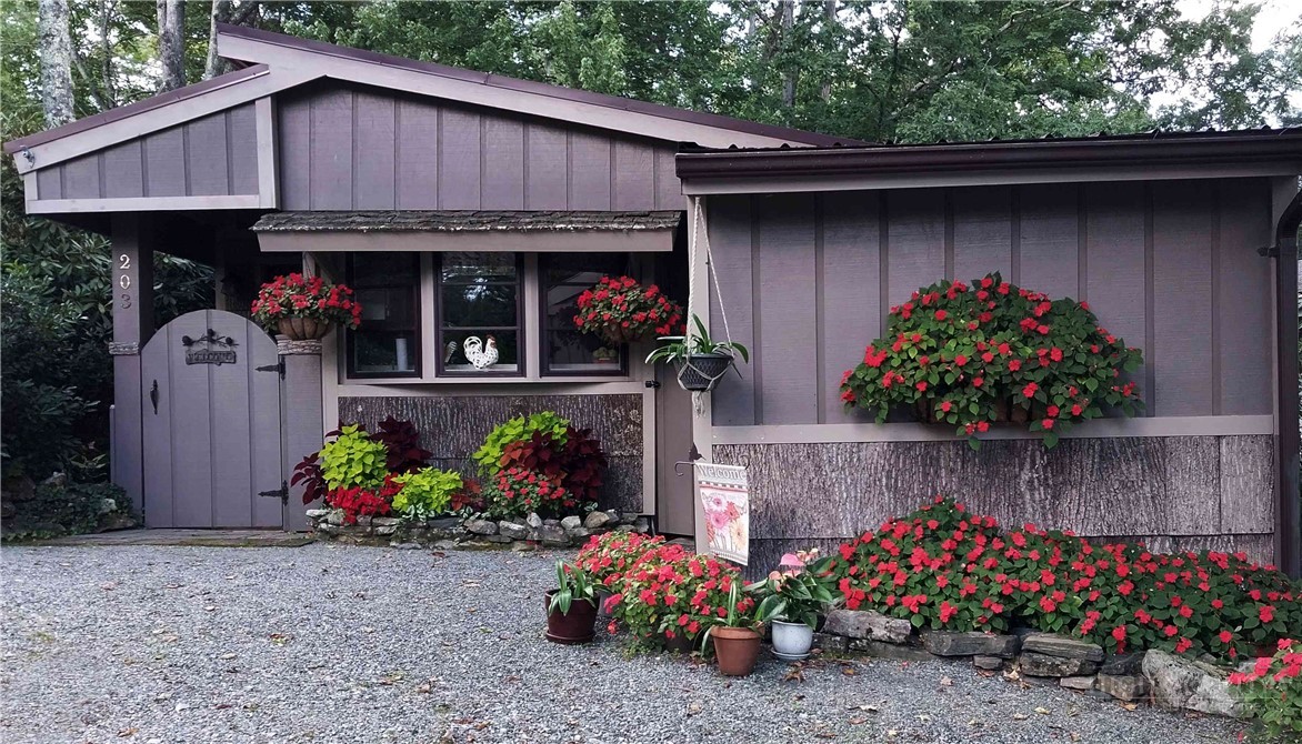 203 Black Pine Road Property Photo 1