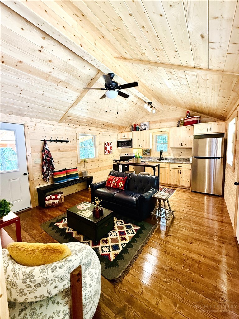 387 Tree Top Circle Property Photo 23