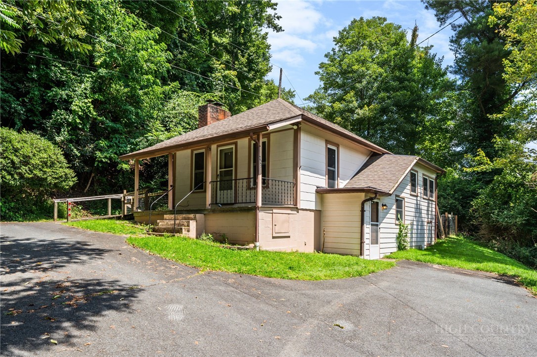 223 Sunnyside Drive Property Photo 1