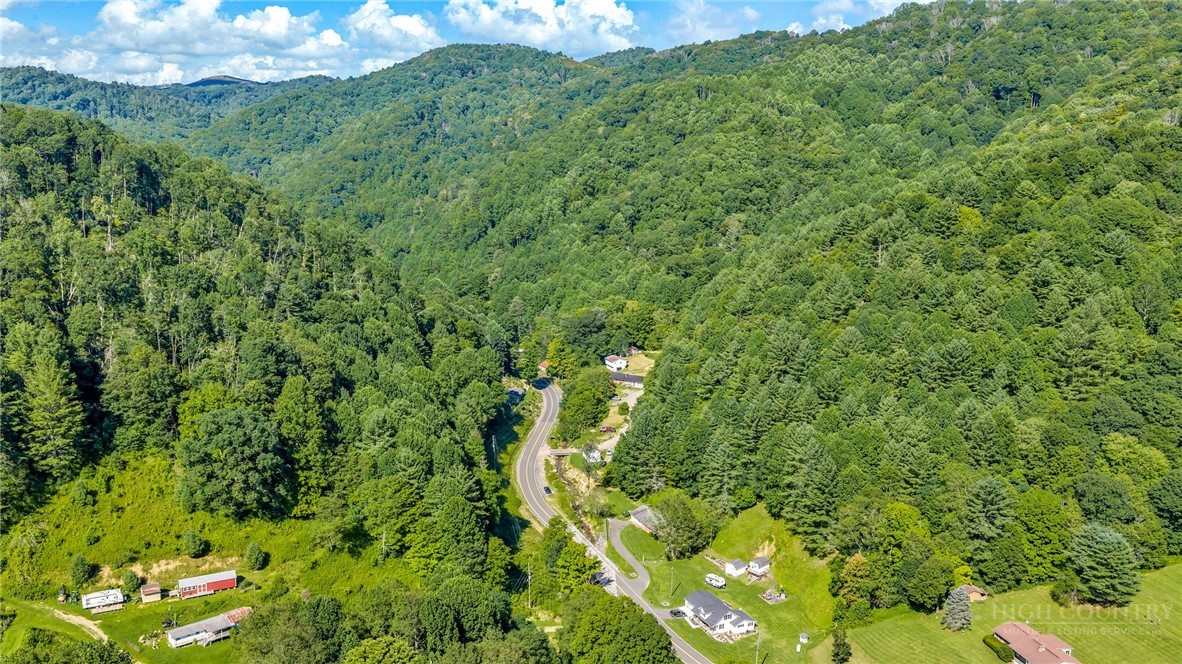 480 Roaring Fork Road Property Photo 2