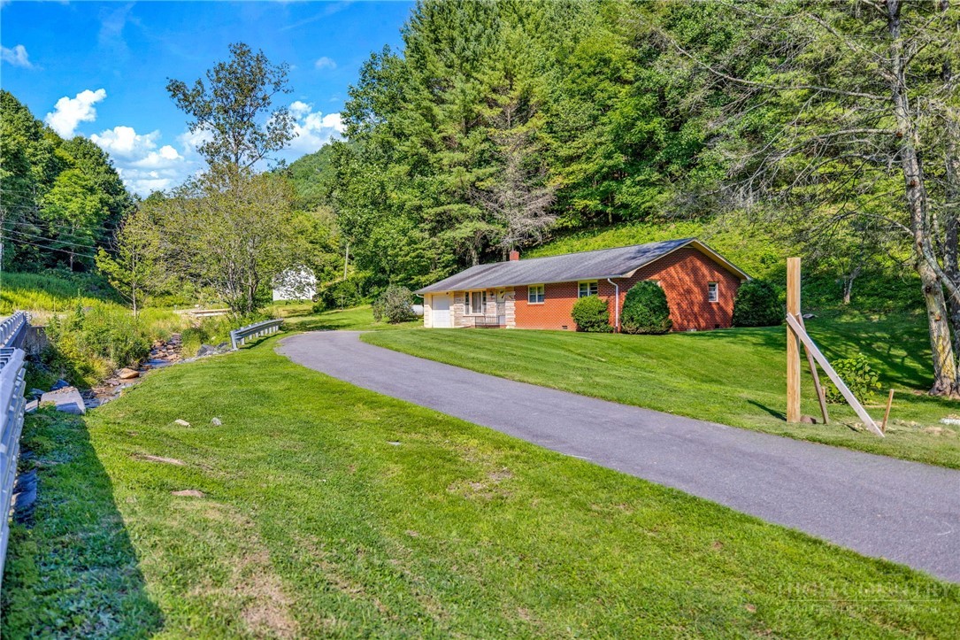 480 Roaring Fork Road Property Photo 3
