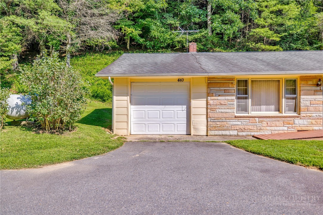 480 Roaring Fork Road Property Photo 4