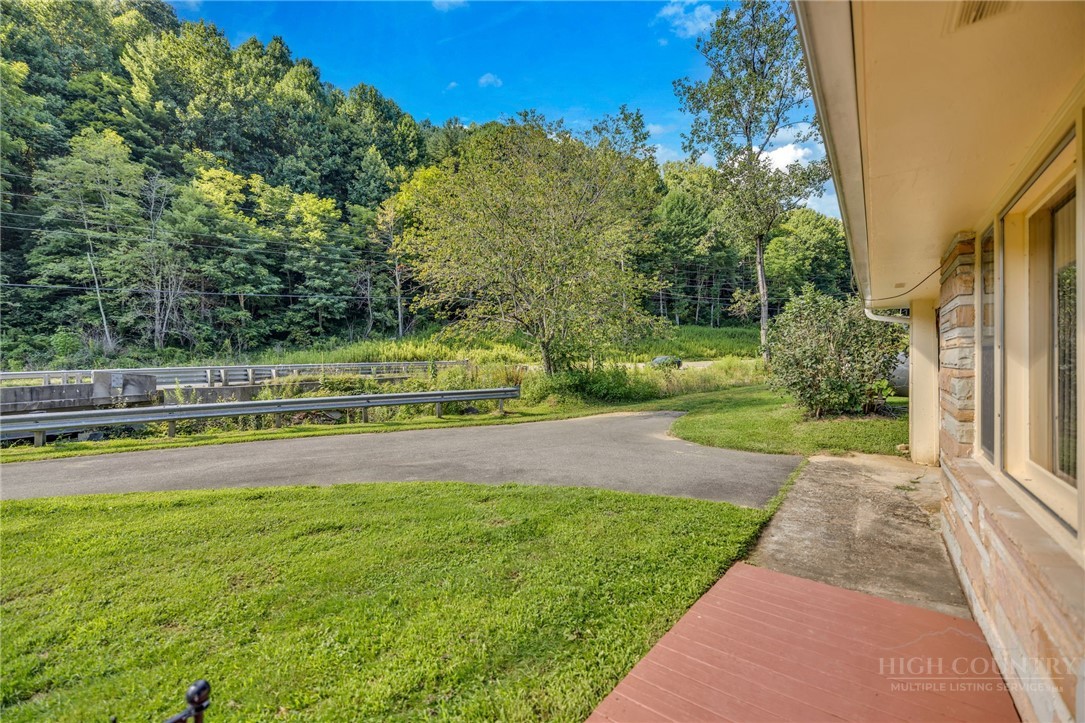 480 Roaring Fork Road Property Photo 6
