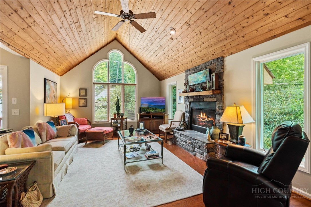 187 Cinnamon Fern Lane Property Photo 8