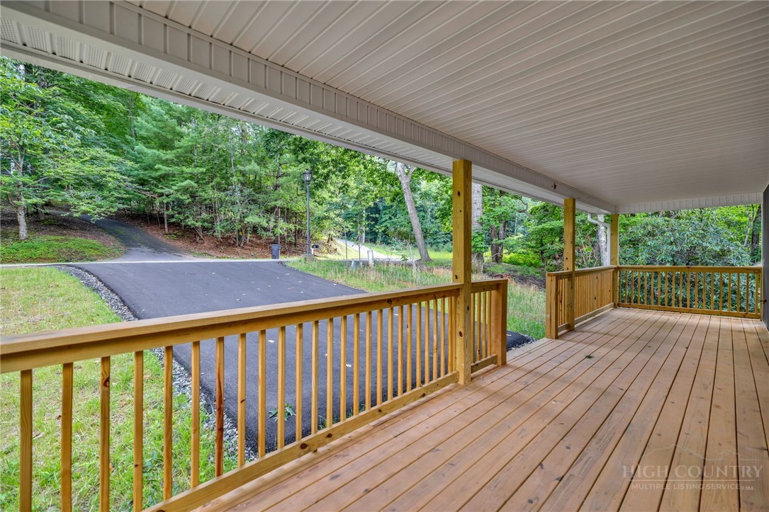 360 Laurel Lane Property Photo 3