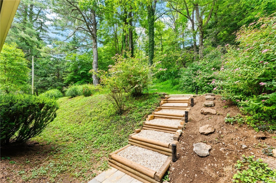 260 Sunny Acres Overlook Property Photo 33