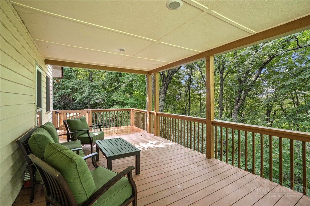 376 Deerfield Forest Parkway Property Photo 8