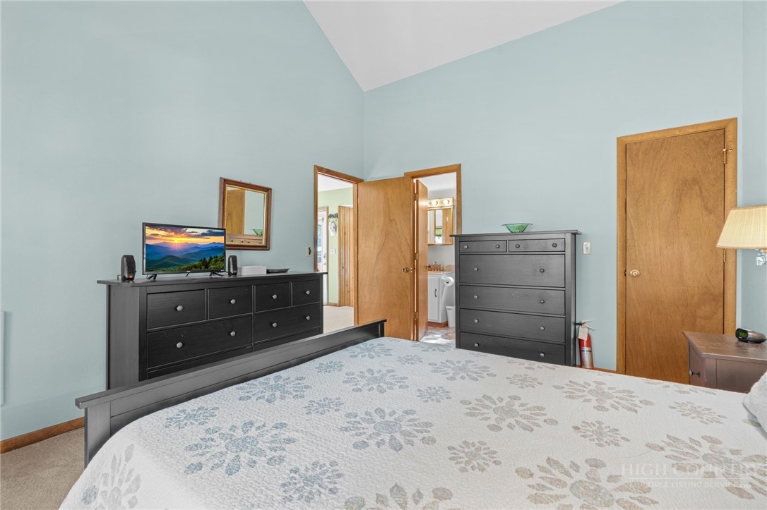 100 Grassy Gap Loop Road Property Photo 16