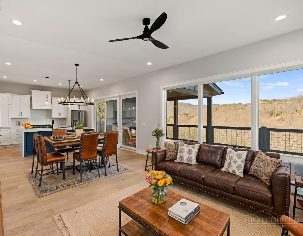 353 Calico Court Property Photo 8