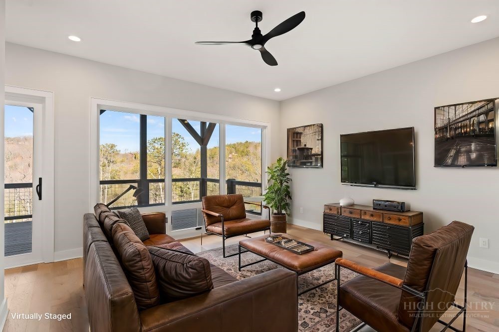 353 Calico Court Property Photo 37