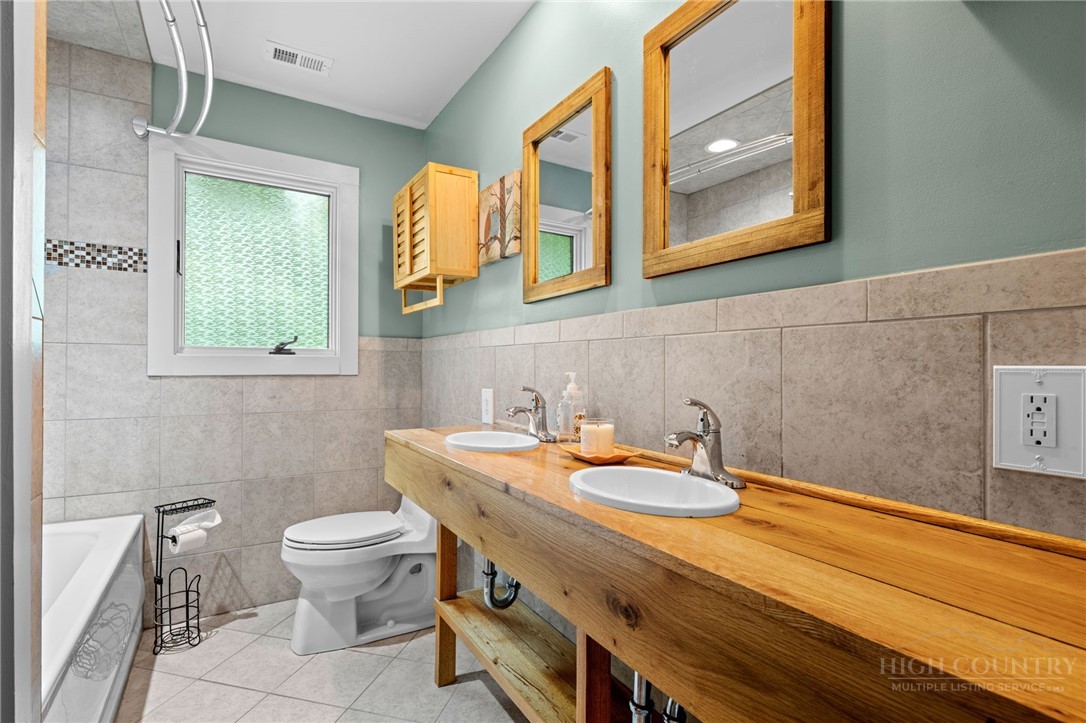334 Hill Street Property Photo 14