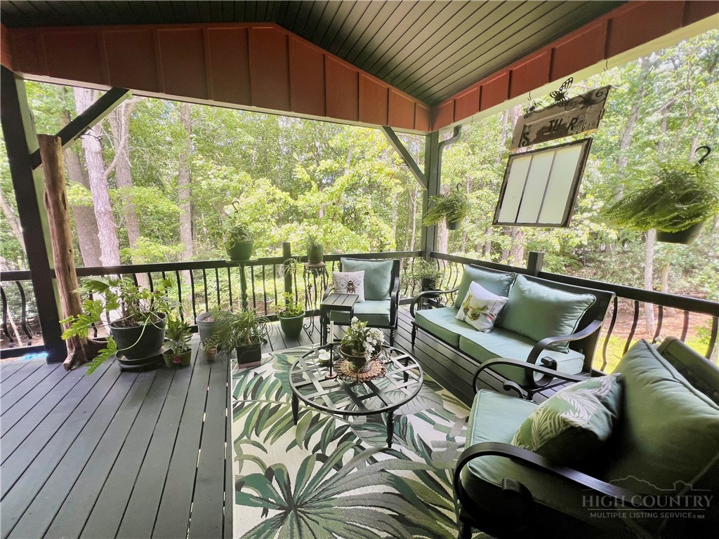 128 Hillside Lane Property Photo 7