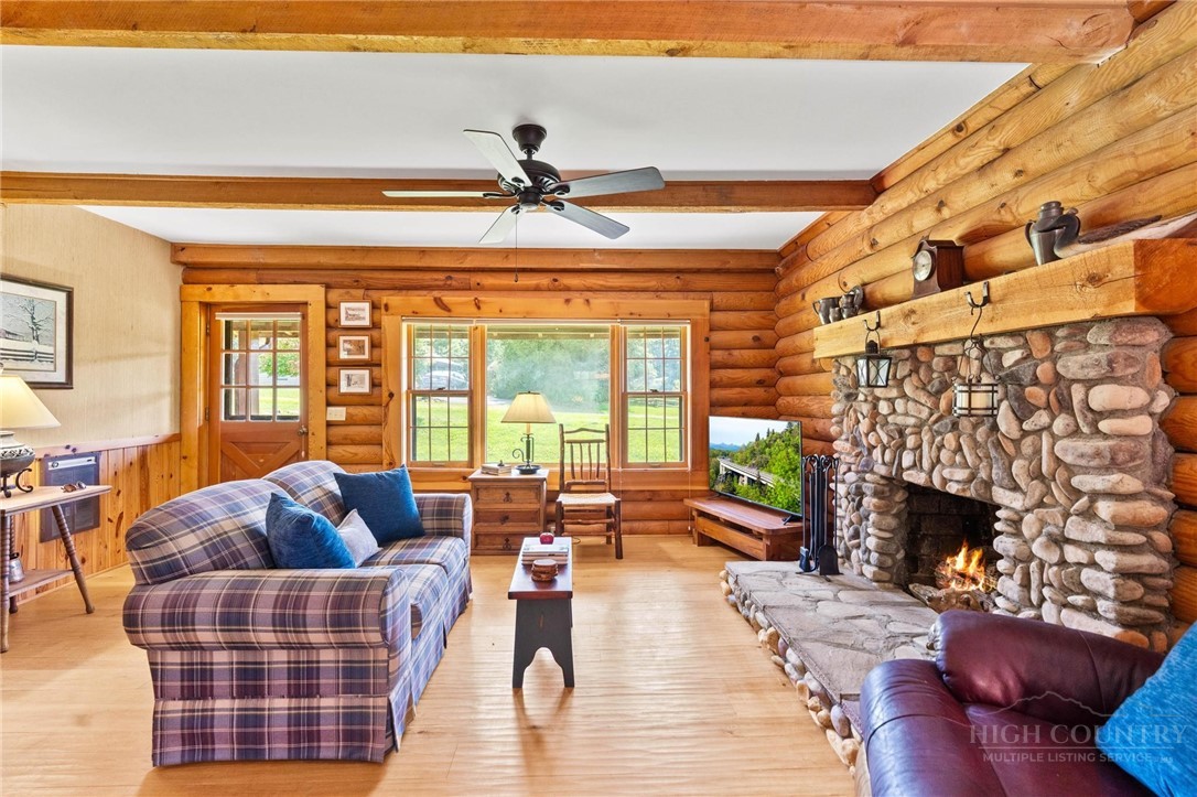 439 Apple Way Road Property Photo 5