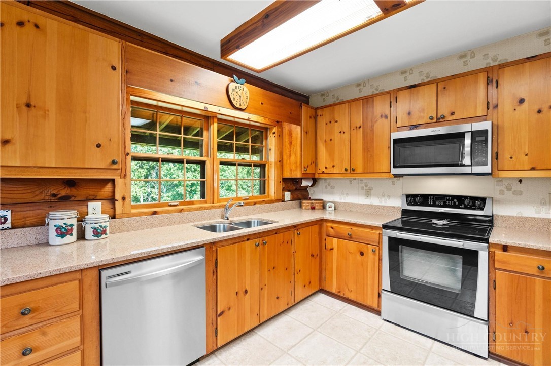 439 Apple Way Road Property Photo 8