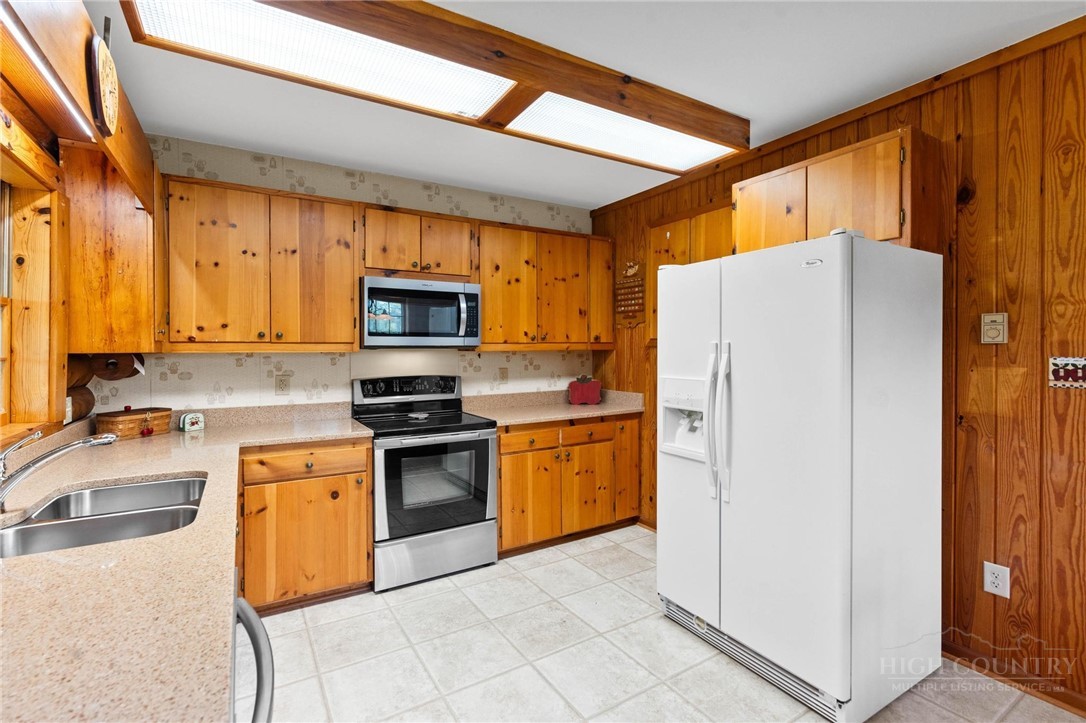 439 Apple Way Road Property Photo 9