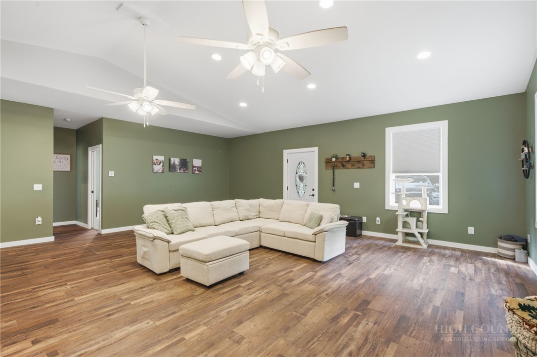 276 Wes Jones Road Property Photo 3