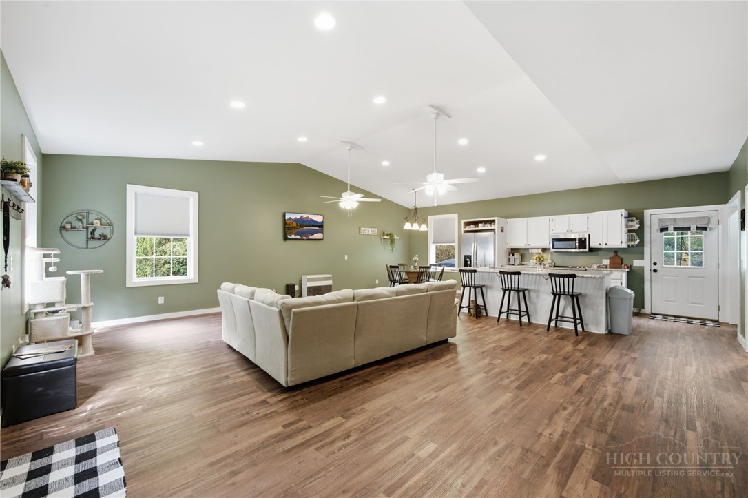 276 Wes Jones Road Property Photo 4