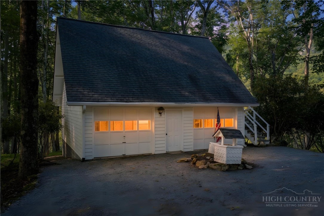 106 Thunderbolt Drive Property Photo 4