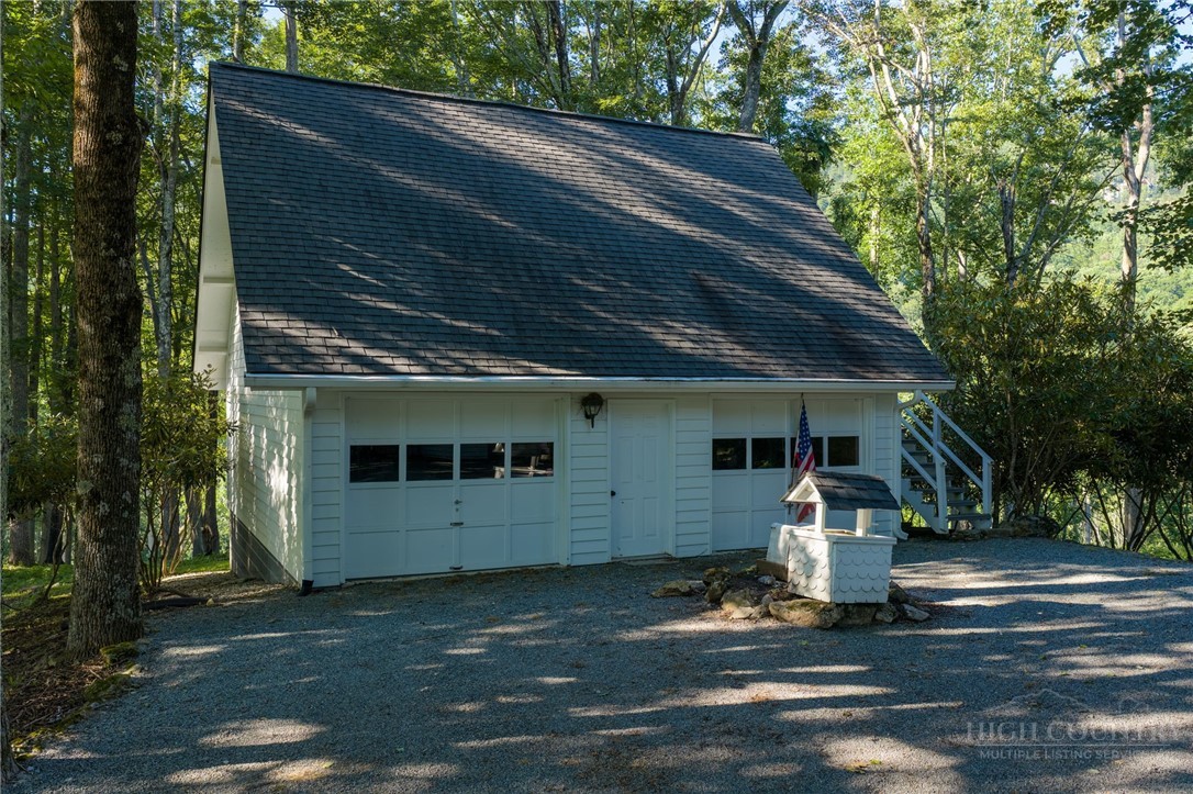 106 Thunderbolt Drive Property Photo 10