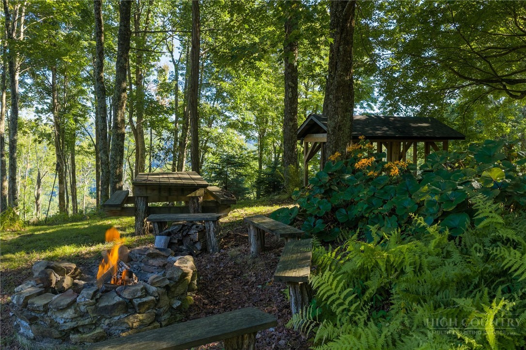 106 Thunderbolt Drive Property Photo 13