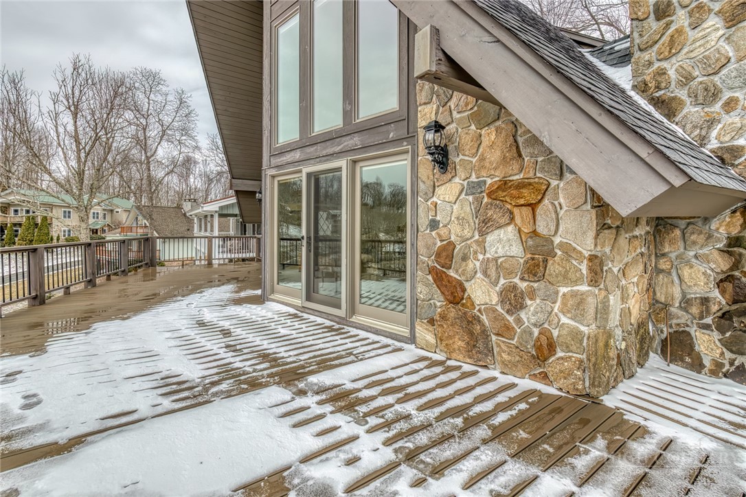 625 Mountain Glen Drive Property Photo 1