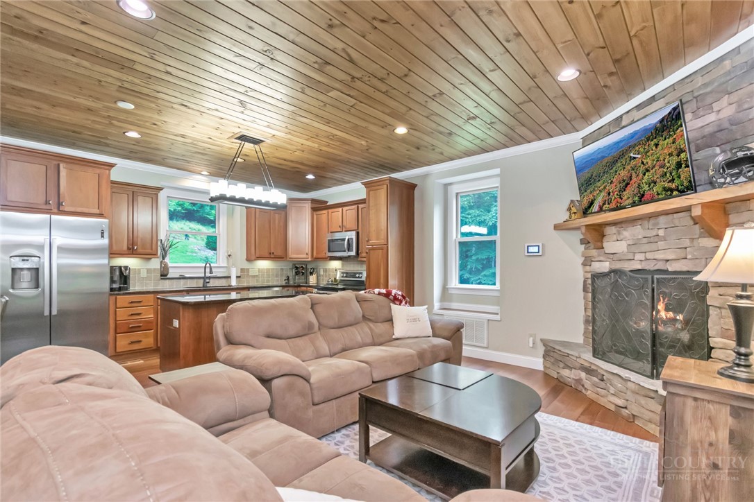 156 Spicewood Drive Property Photo 1