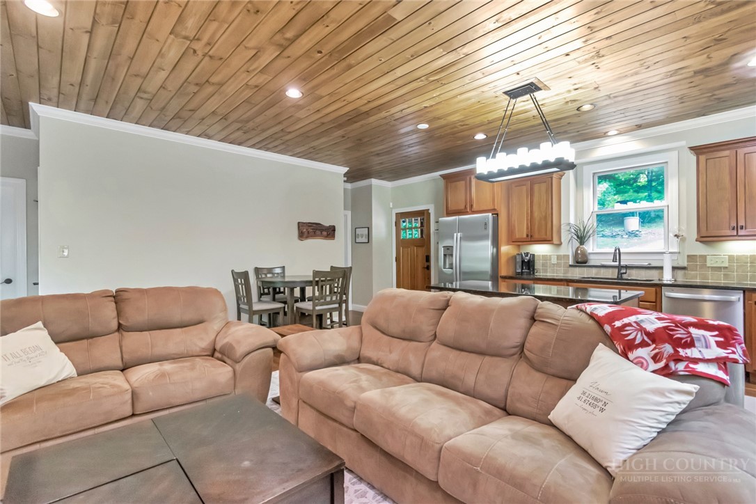 156 Spicewood Drive Property Photo 8