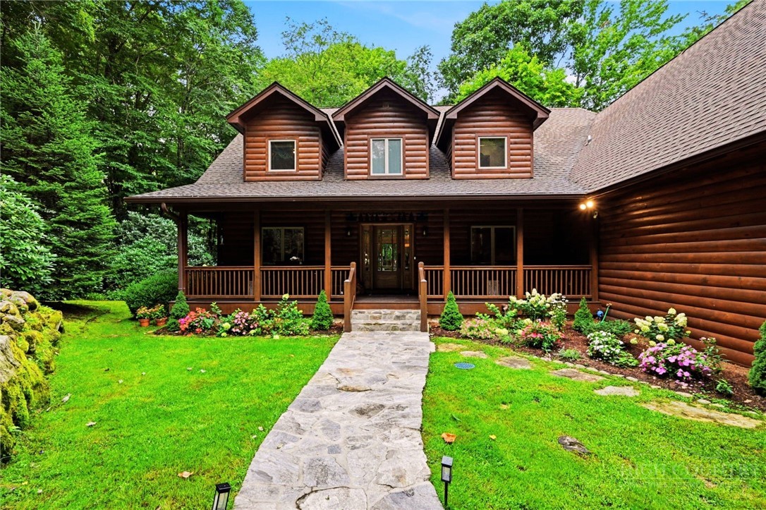 232 The Glens Boulevard Property Photo 1