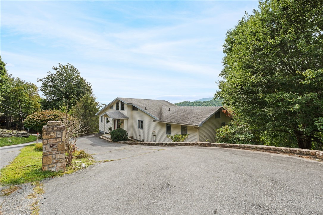 173 Skiview Road Property Photo 5