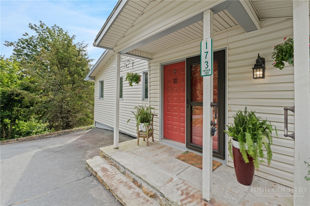173 Skiview Road Property Photo 8