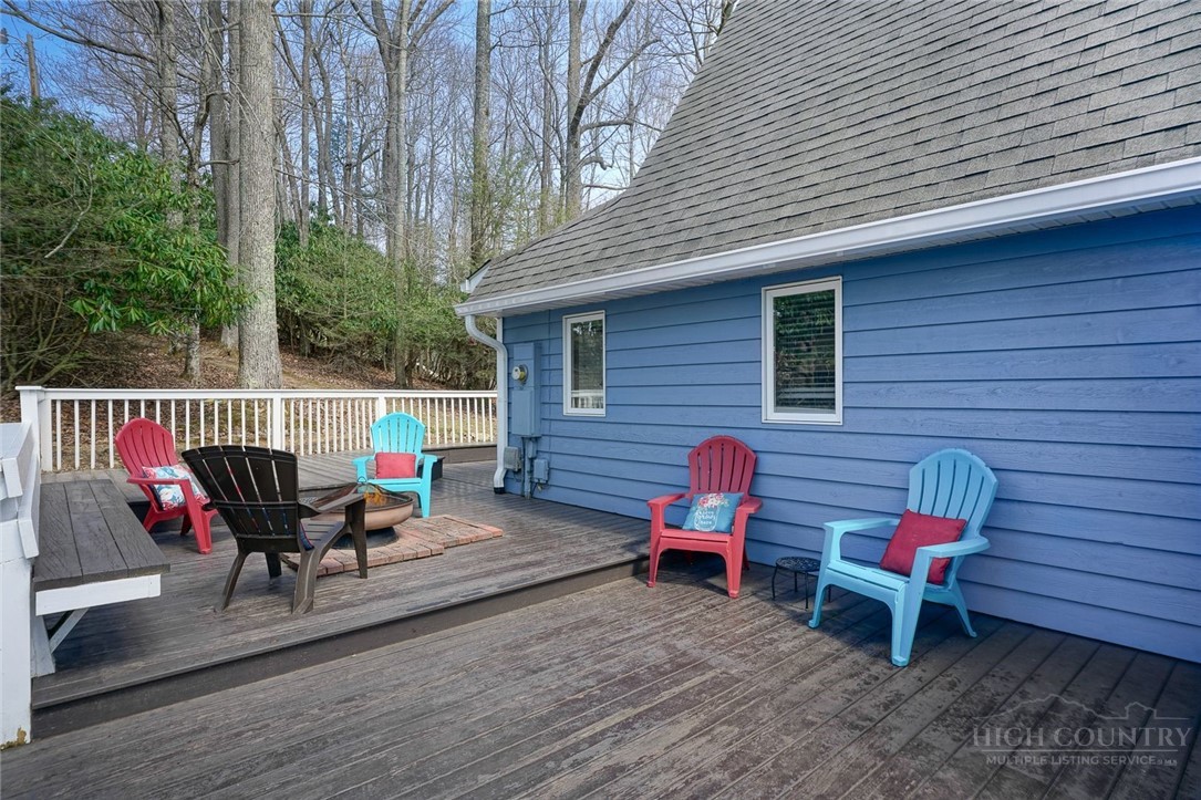 140 Leigh Circle Property Photo 6