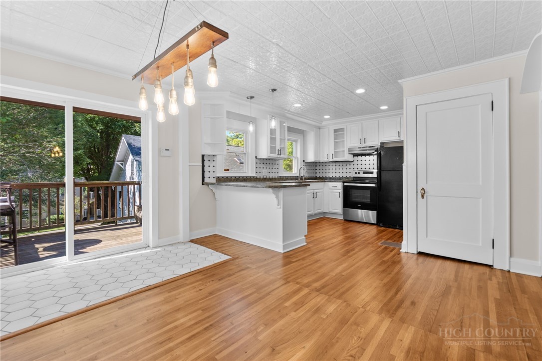 485 Green Street Property Photo 3
