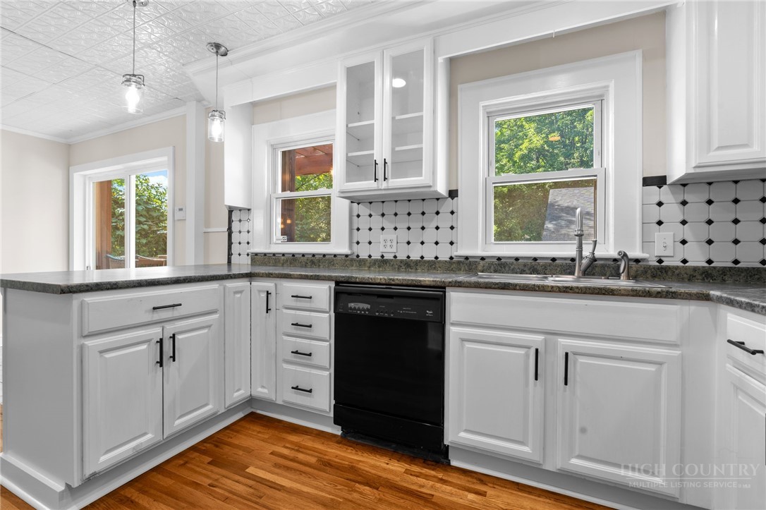 485 Green Street Property Photo 8