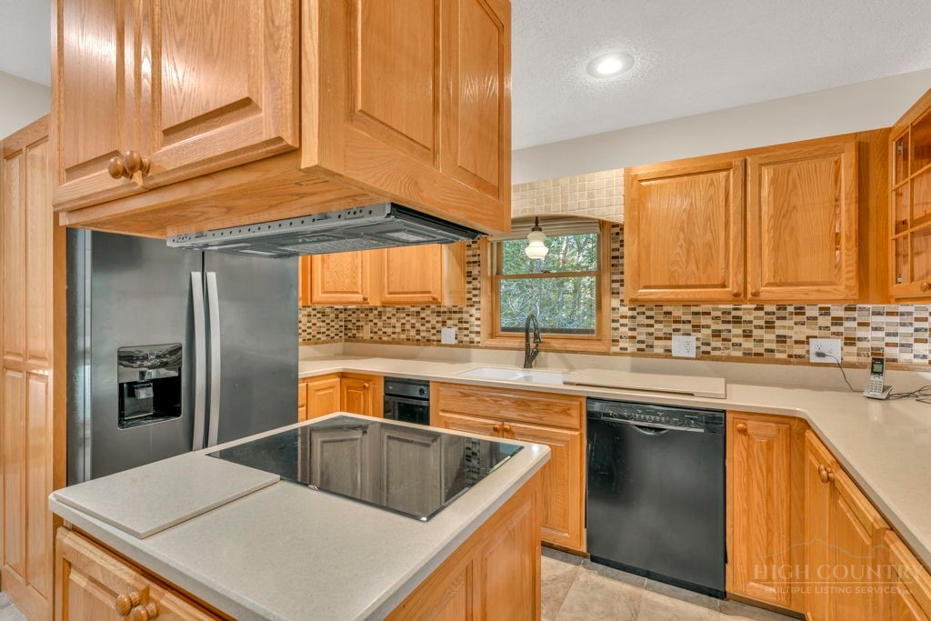 735 Holleridge Road Property Photo 15