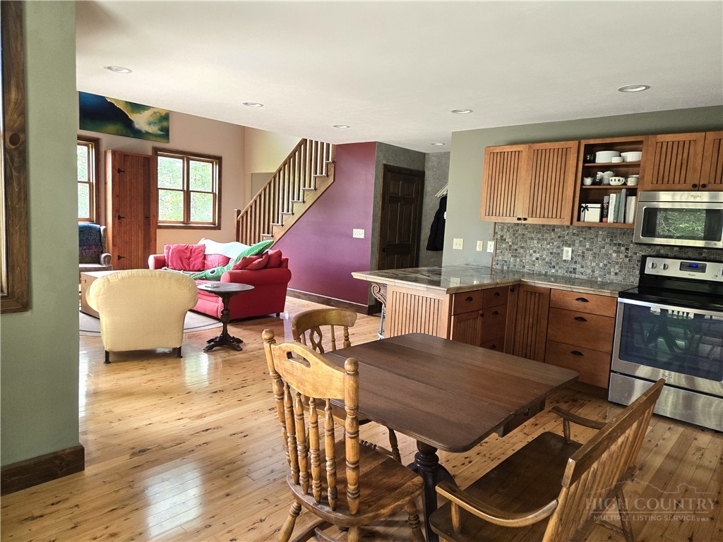 7568 Big Laurel Road Property Photo 4