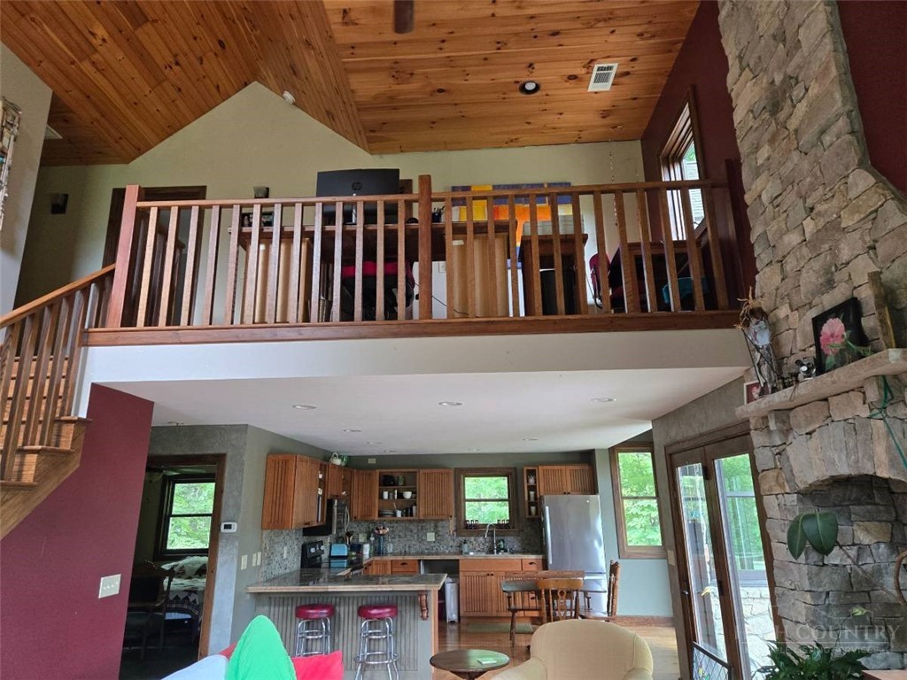 7568 Big Laurel Road Property Photo 12
