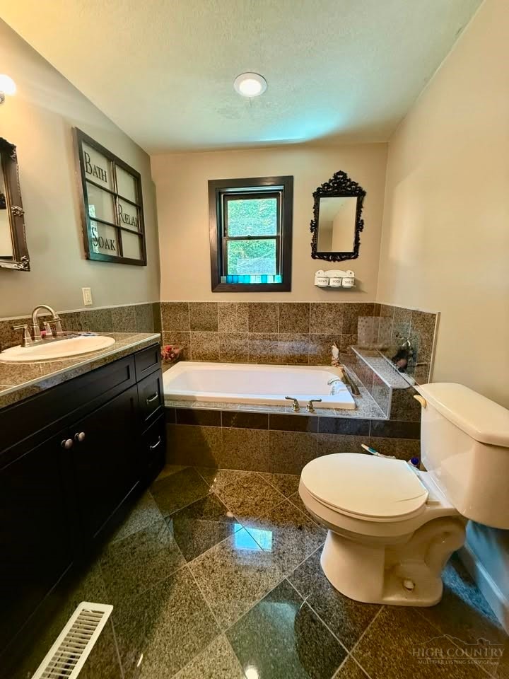 7568 Big Laurel Road Property Photo 14