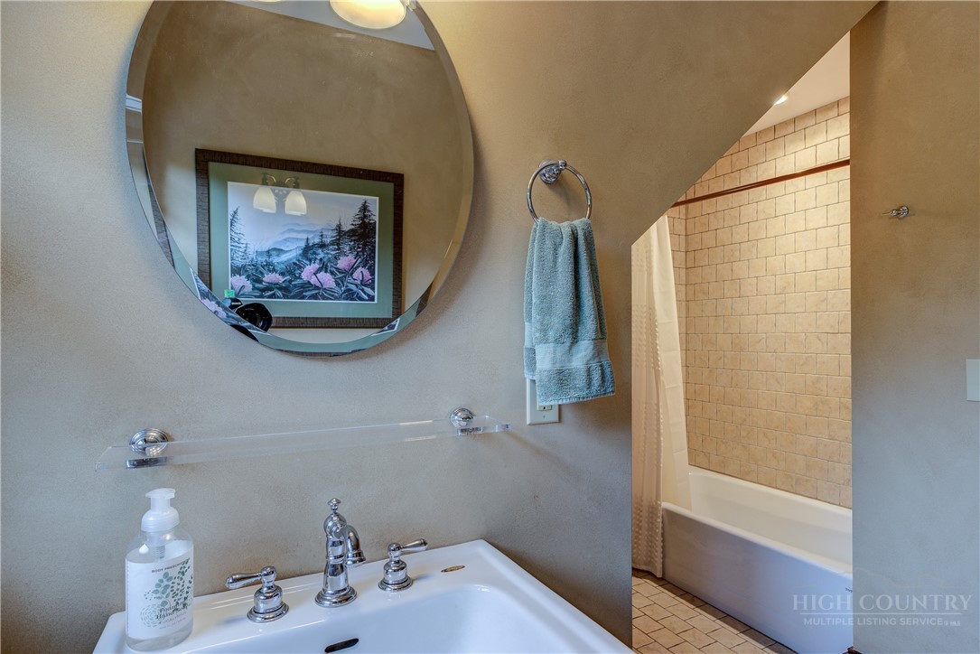 201 Grandwood Lane Property Photo 49