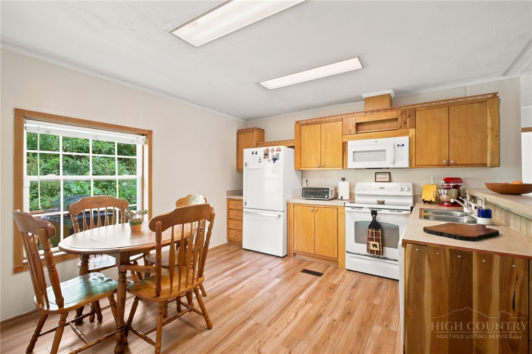 8807 Nc Hwy 194 N Property Photo 6
