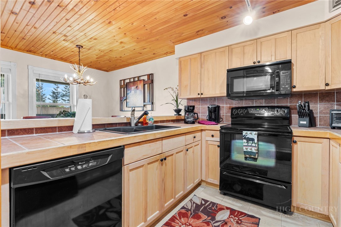 301 Pinnacle Inn Road 2113 Property Photo 11