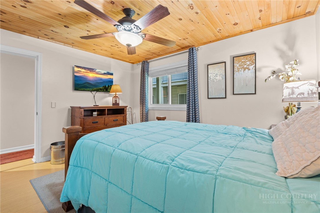 301 Pinnacle Inn Road 2113 Property Photo 13